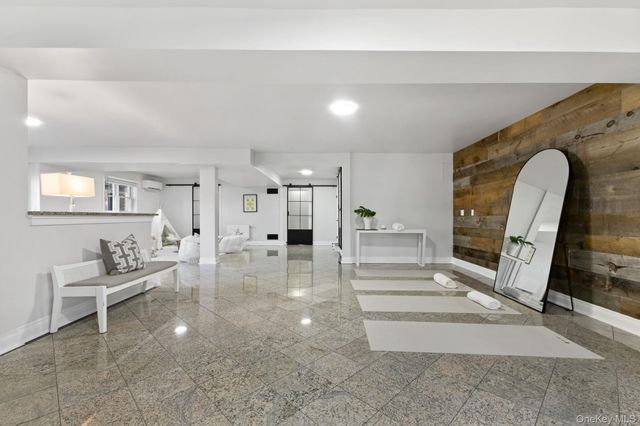 153 Deerfield Lane N, Pleasantville, NY 10570