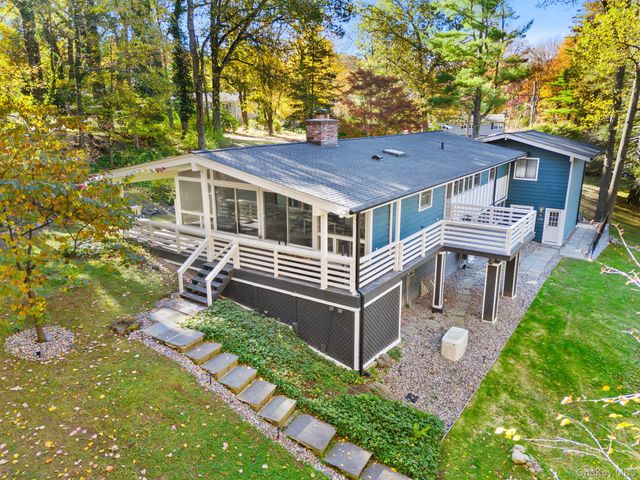 153 Deerfield Lane N, Pleasantville, NY 10570
