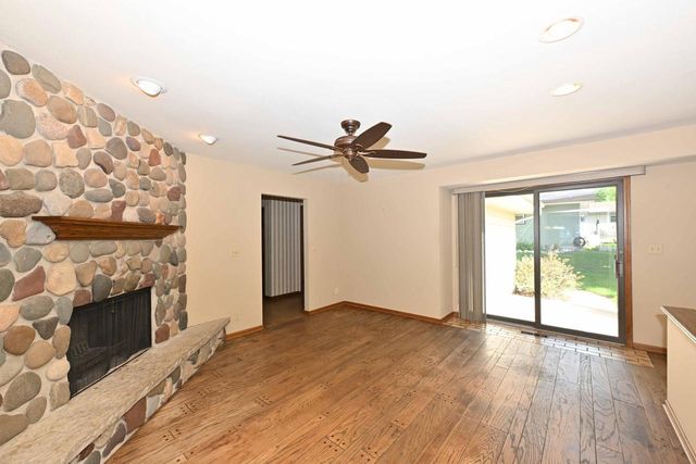 1956 Keith LANE, Grafton, WI 53024