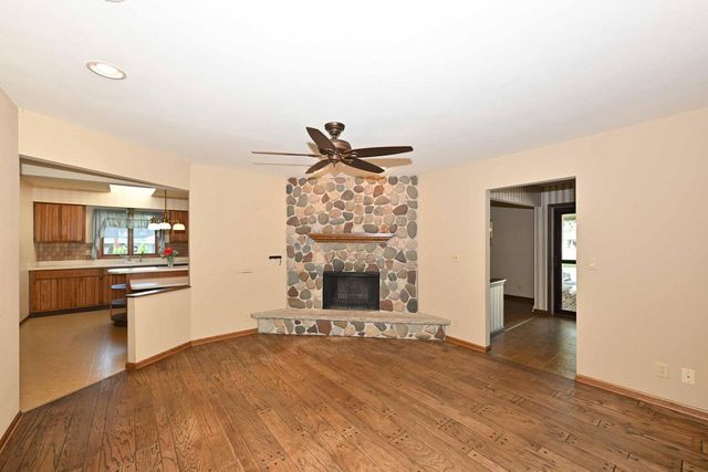 1956 Keith LANE, Grafton, WI 53024