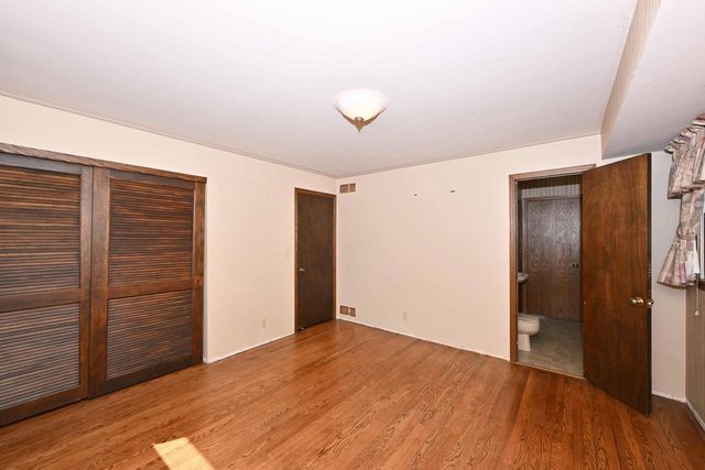 1956 Keith LANE, Grafton, WI 53024