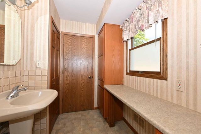 1956 Keith LANE, Grafton, WI 53024