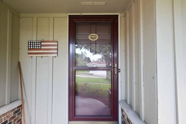 1956 Keith LANE, Grafton, WI 53024