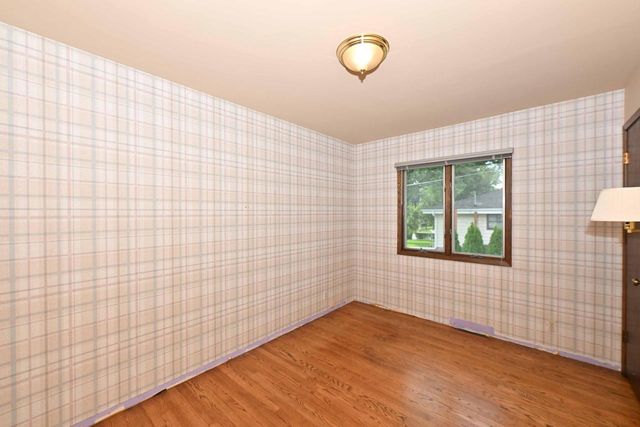 1956 Keith LANE, Grafton, WI 53024