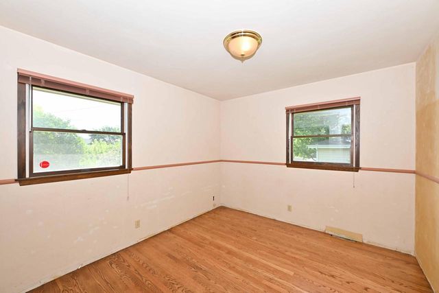 1956 Keith LANE, Grafton, WI 53024