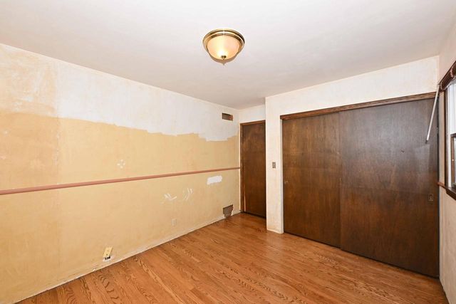 1956 Keith LANE, Grafton, WI 53024