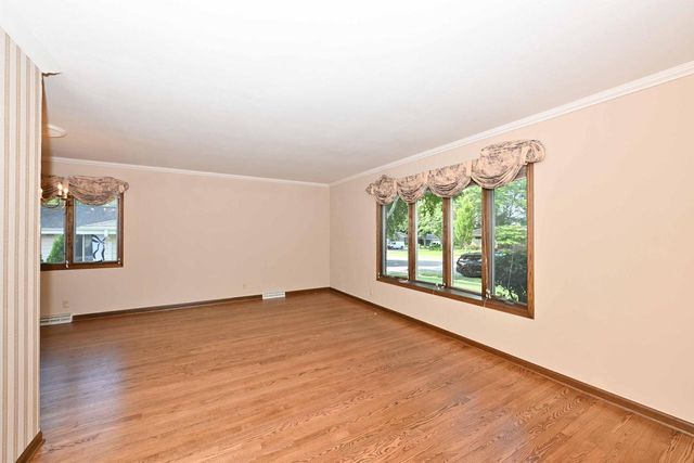 1956 Keith LANE, Grafton, WI 53024