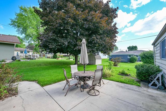 1956 Keith LANE, Grafton, WI 53024