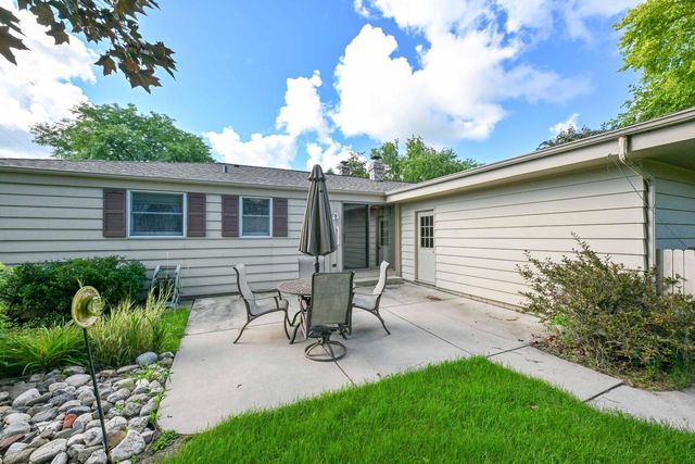 1956 Keith LANE, Grafton, WI 53024