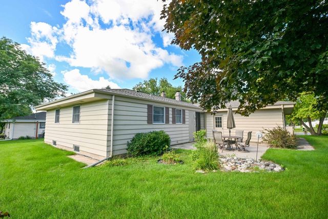 1956 Keith LANE, Grafton, WI 53024