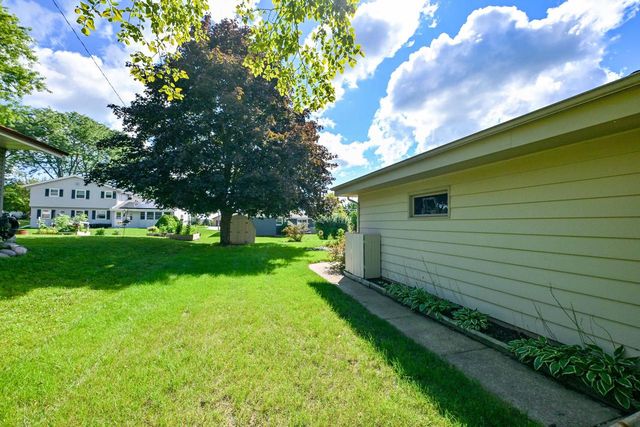 1956 Keith LANE, Grafton, WI 53024