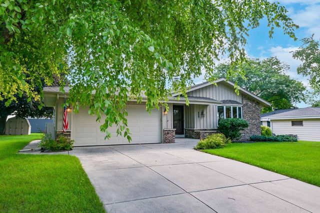 1956 Keith LANE, Grafton, WI 53024