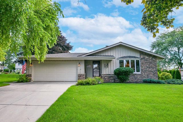 1956 Keith LANE, Grafton, WI 53024
