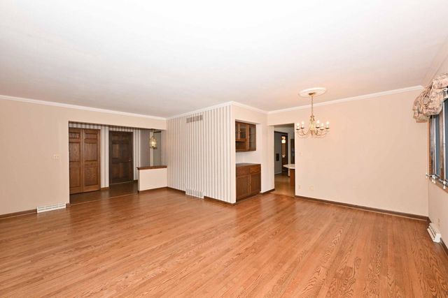1956 Keith LANE, Grafton, WI 53024