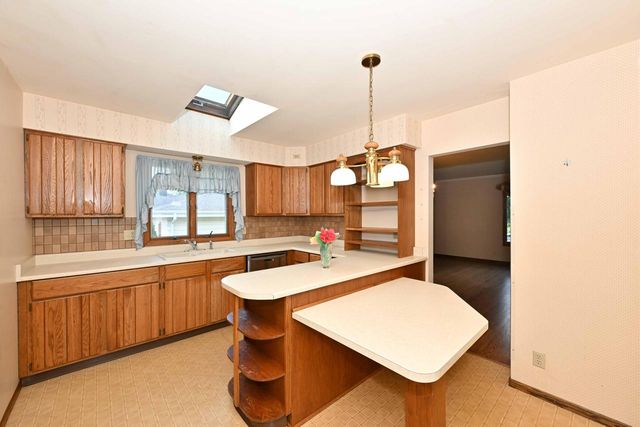 1956 Keith LANE, Grafton, WI 53024