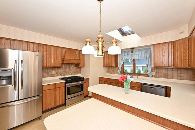 1956 Keith LANE, Grafton, WI 53024