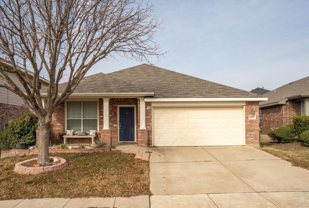 9217 Oldwest Trail, Fort Worth, TX 76131
