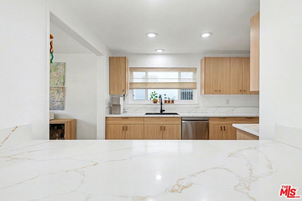 Image 14 of property listing at 2936 S Harvard Boulevard, Los Angeles, CA 90018