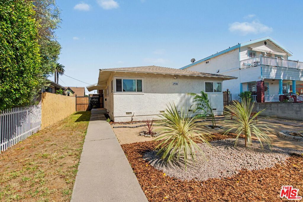 Image 2 of property listing at 2936 S Harvard Boulevard, Los Angeles, CA 90018