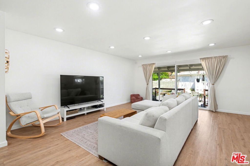Image 5 of property listing at 2936 S Harvard Boulevard, Los Angeles, CA 90018