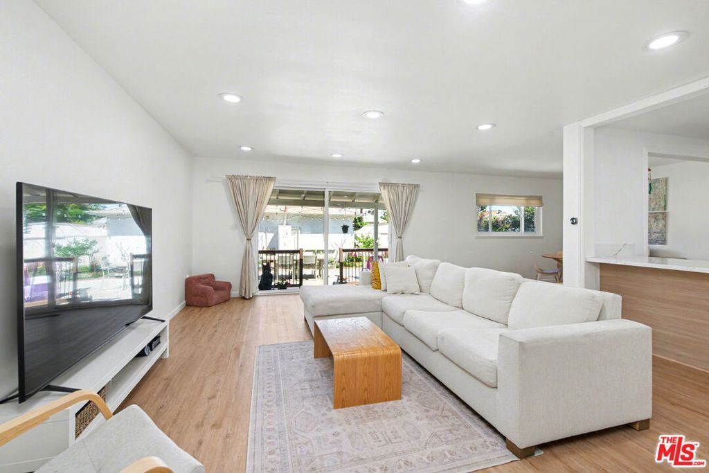 Image 6 of property listing at 2936 S Harvard Boulevard, Los Angeles, CA 90018