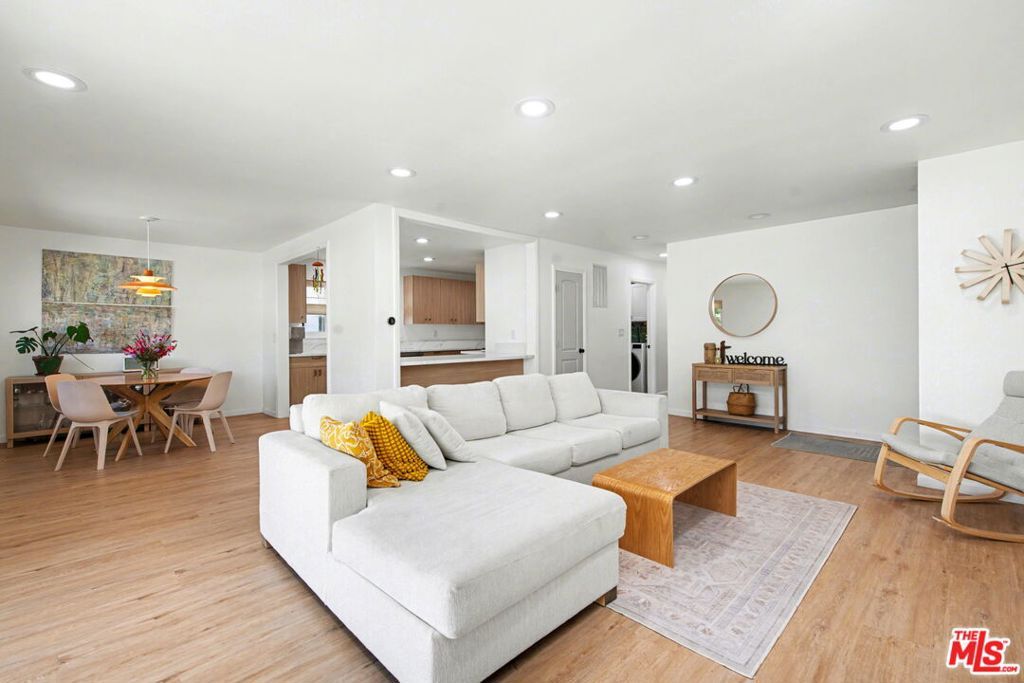 Image 7 of property listing at 2936 S Harvard Boulevard, Los Angeles, CA 90018