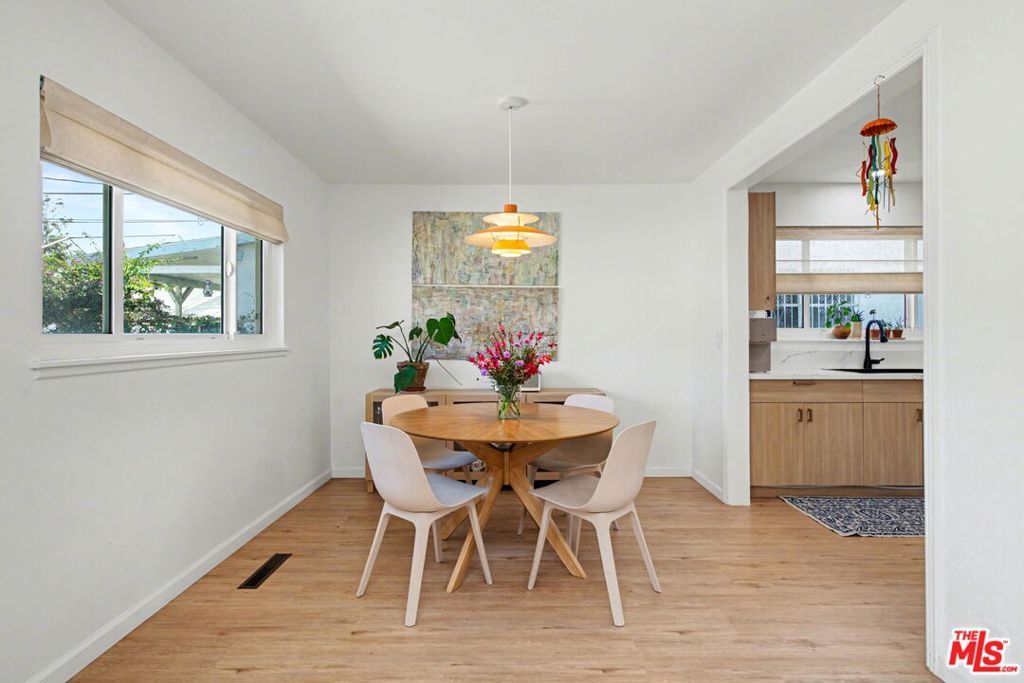 Image 8 of property listing at 2936 S Harvard Boulevard, Los Angeles, CA 90018