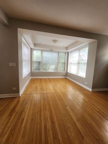 2320 E 70th Place 3, Chicago, IL 60649