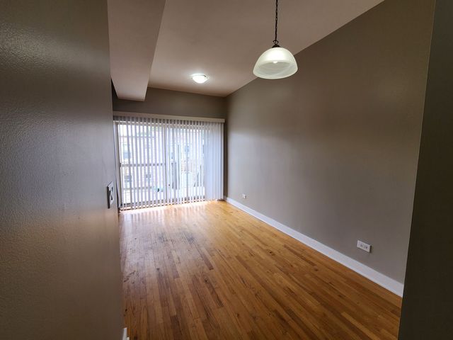 2320 E 70th Place 3, Chicago, IL 60649