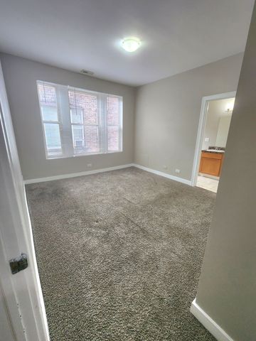 2320 E 70th Place 3, Chicago, IL 60649