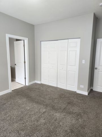 2320 E 70th Place 3, Chicago, IL 60649