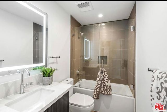 1906 Overland Avenue 202, Los Angeles, CA 90025