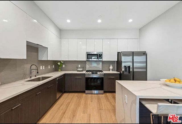 1906 Overland Avenue 202, Los Angeles, CA 90025