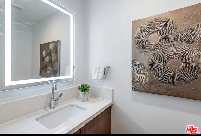 1906 Overland Avenue 202, Los Angeles, CA 90025
