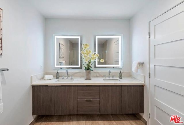 1906 Overland Avenue 202, Los Angeles, CA 90025