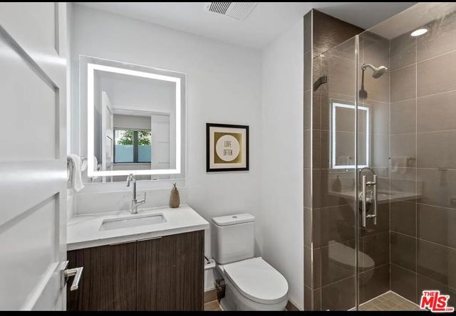 1906 Overland Avenue 202, Los Angeles, CA 90025