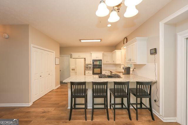 410 Falcon Creek Drive, Suwanee, GA 30024