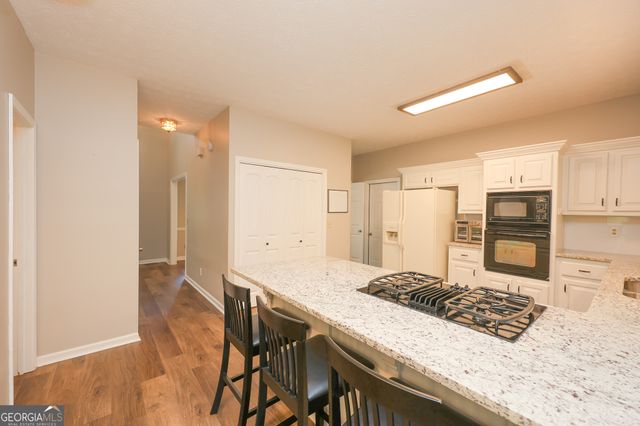 410 Falcon Creek Drive, Suwanee, GA 30024