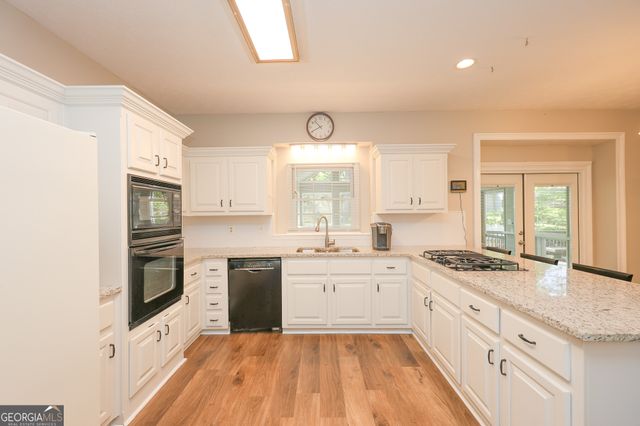 410 Falcon Creek Drive, Suwanee, GA 30024