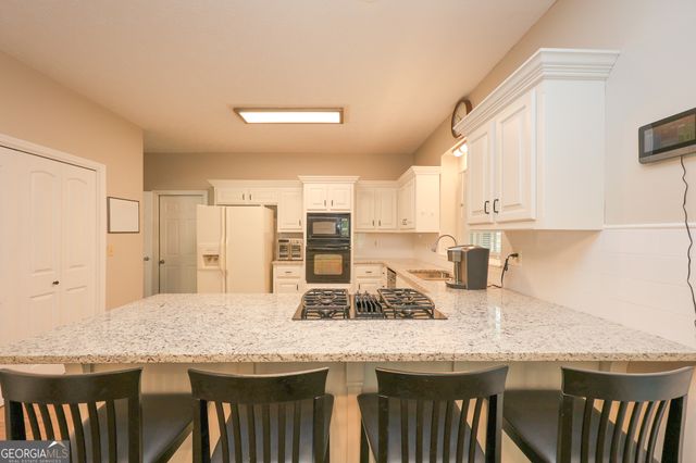 410 Falcon Creek Drive, Suwanee, GA 30024