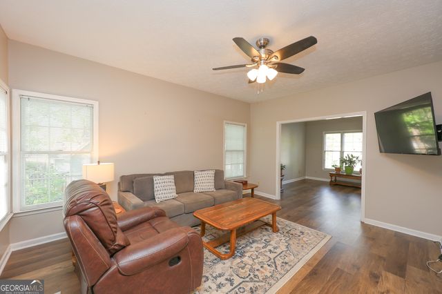 410 Falcon Creek Drive, Suwanee, GA 30024