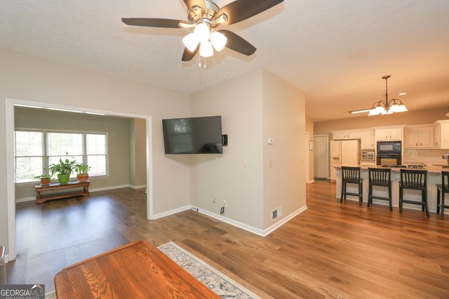 410 Falcon Creek Drive, Suwanee, GA 30024