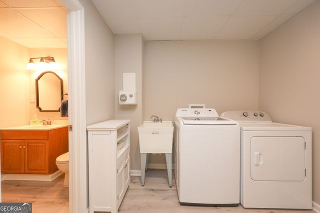 410 Falcon Creek Drive, Suwanee, GA 30024