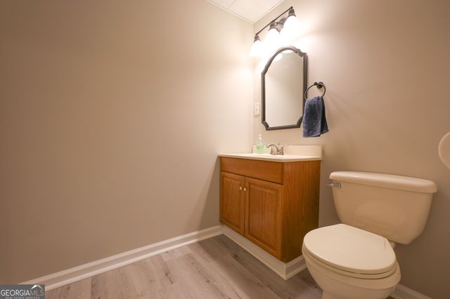 410 Falcon Creek Drive, Suwanee, GA 30024