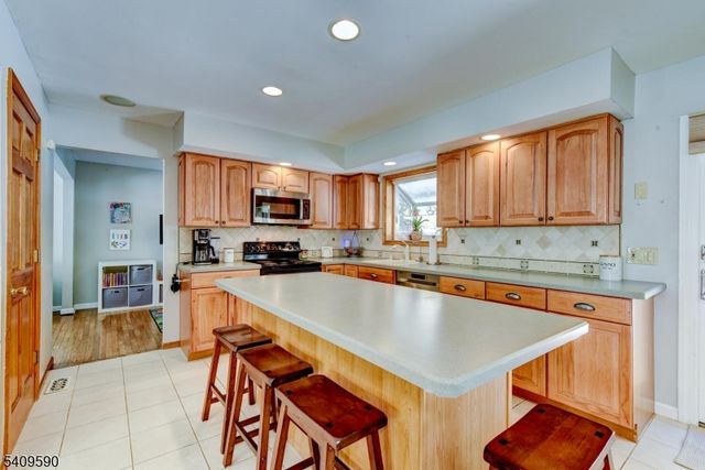 3 Loretta Ln, Jefferson Twp., NJ 07438