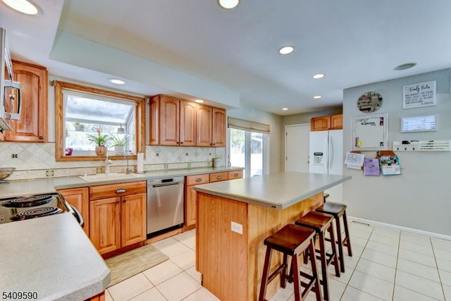 3 Loretta Ln, Jefferson Twp., NJ 07438