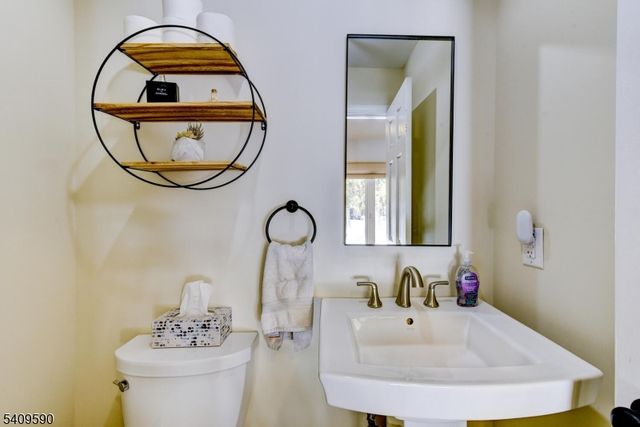 3 Loretta Ln, Jefferson Twp., NJ 07438