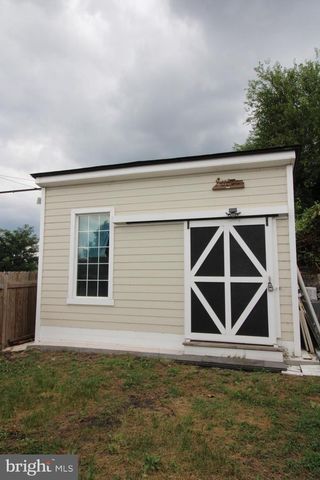 121 PERRY ST, Columbia, PA 17512