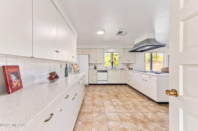 2635 E Camino la Zorrela, Tucson, AZ 85718