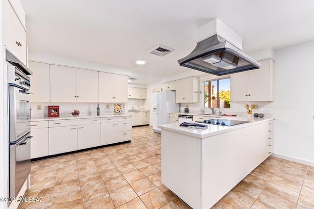 2635 E Camino la Zorrela, Tucson, AZ 85718